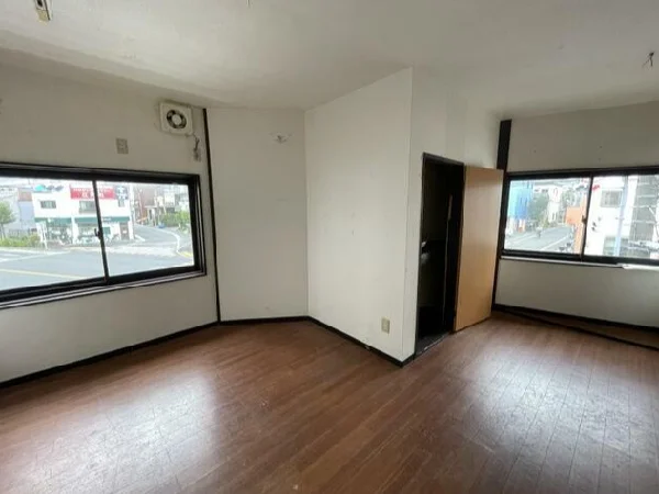 京成立石の事務所仕様物件の内装