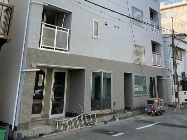 貸店舗(スケルトン)の外観