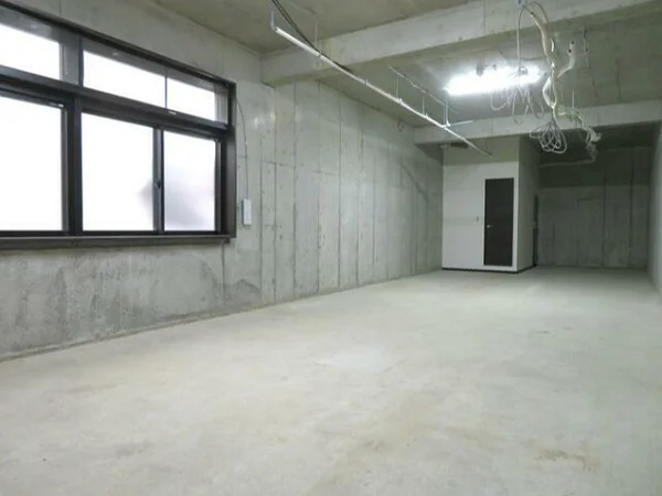 貸店舗(スケルトン)の内装