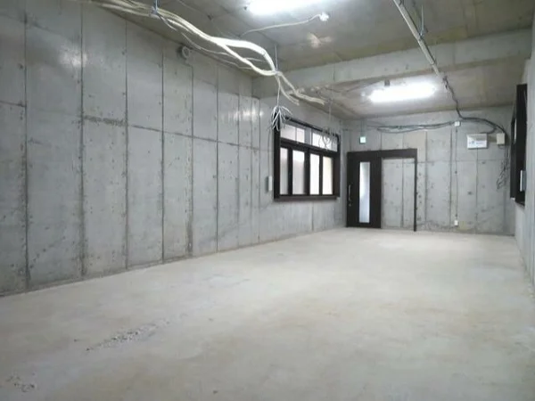 貸店舗(スケルトン)の内装