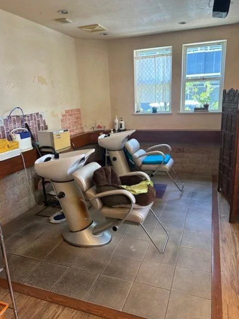 美容室・理容室の居抜き物件の内装