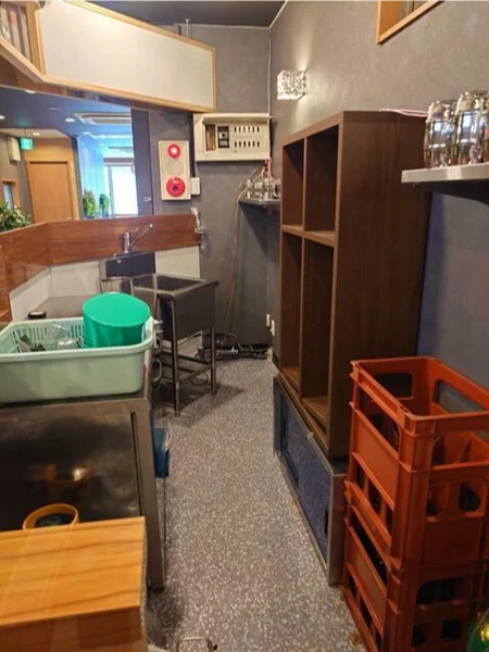 ダイニングバーの居抜き物件の厨房