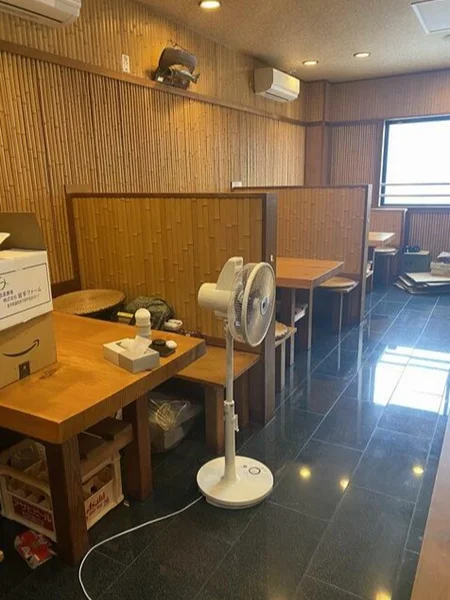 百草園の居抜き店舗の内装