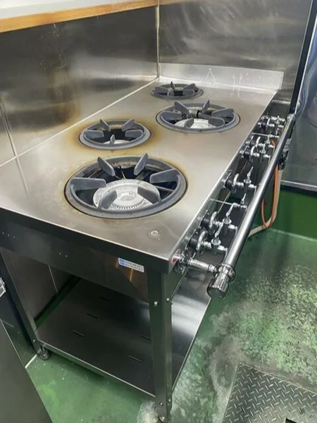 百草園の居抜き店舗の厨房