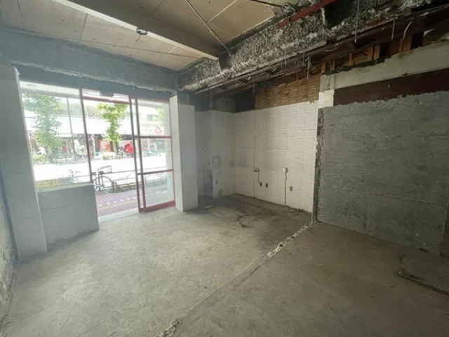 五反田のスケルトン店舗物件の内装