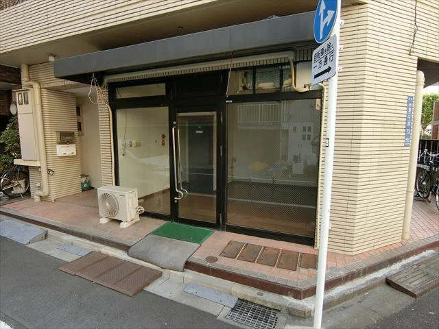 駒込の事務所仕様店舗物件の外観