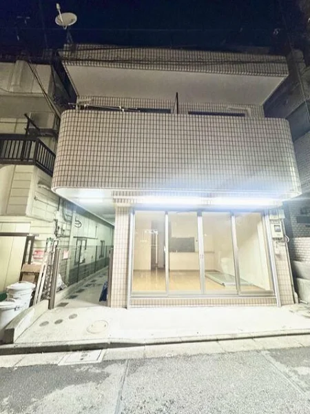 北赤羽の事務所仕様店舗物件のエントランス