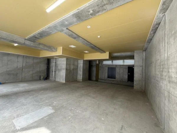 貸店舗(スケルトン)の内装