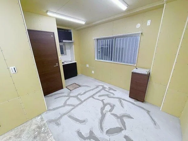 祐天寺のスケルトン物件の内装