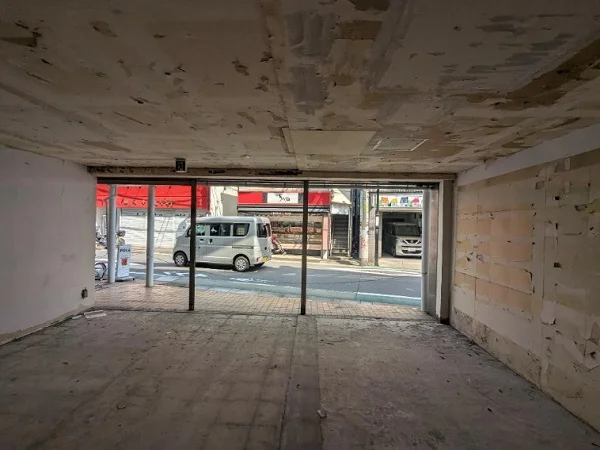 祐天寺のスケルトン店舗物件の内装