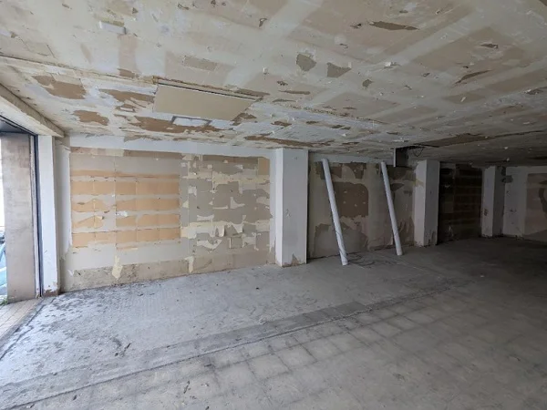 祐天寺のスケルトン物件の内装