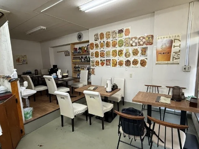 新井宿の中華料理居抜きの内装