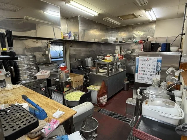 中華料理の居抜き物件の厨房