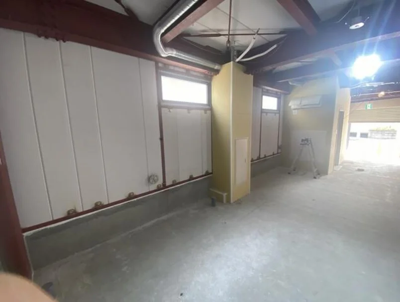 貸店舗(スケルトン)の内装