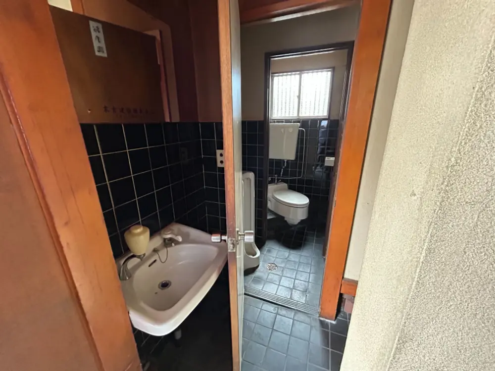 中野坂上の居抜き店舗のトイレ