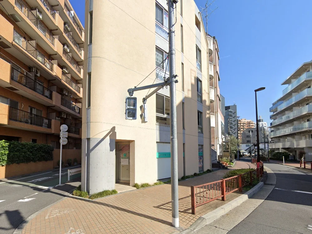 東新宿のスケルトン店舗物件の外観