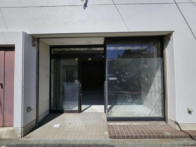 中延のスケルトン店舗物件の外観
