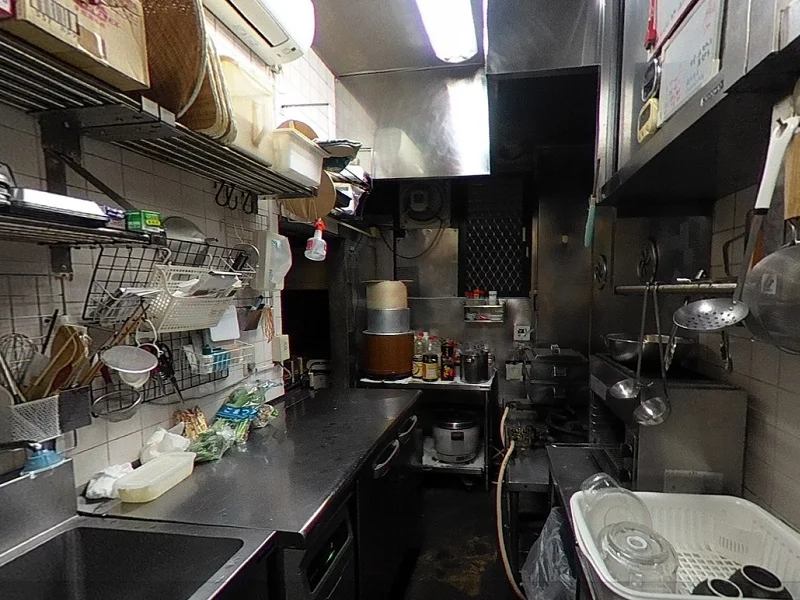 神保町の寿司居抜きの厨房