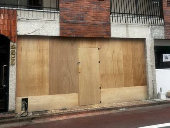 貸店舗(スケルトン)のエントランス