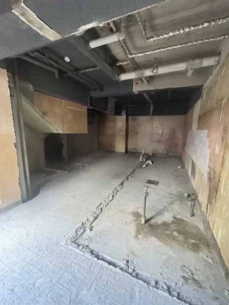 梅屋敷のスケルトン店舗物件の内装