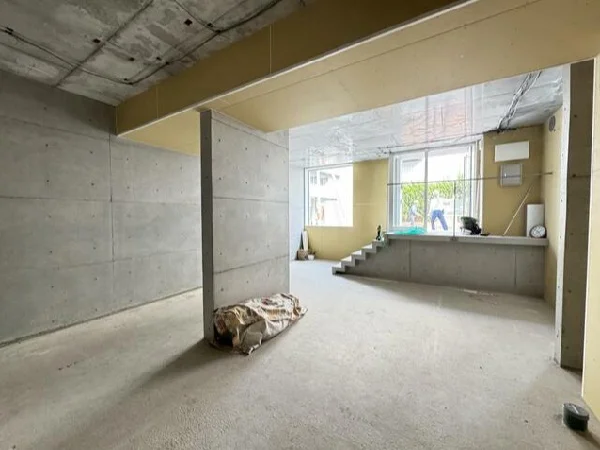 池尻大橋のスケルトン物件の内装