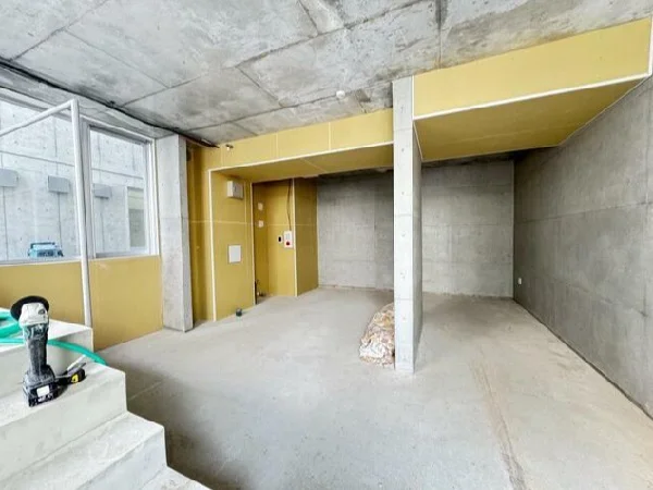 池尻大橋のスケルトン物件の内装