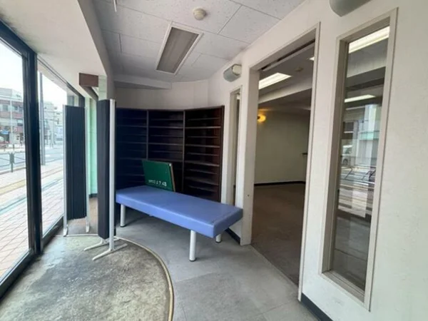 医院の居抜き物件のエントランス