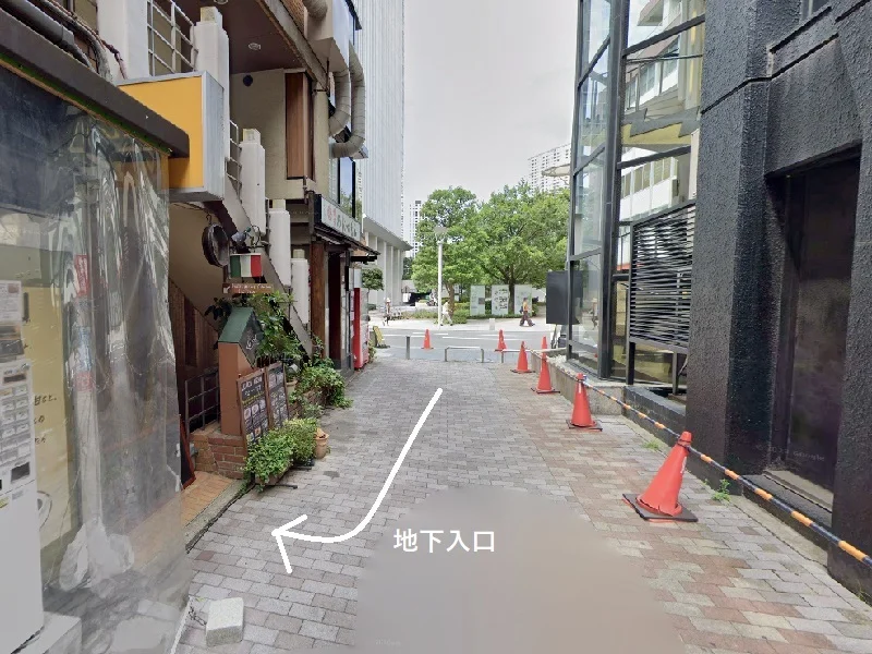 赤坂のスケルトン店舗物件のエントランス