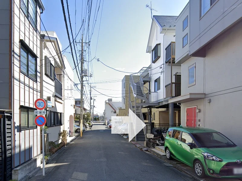 蓮根のスケルトン店舗物件のエントランス