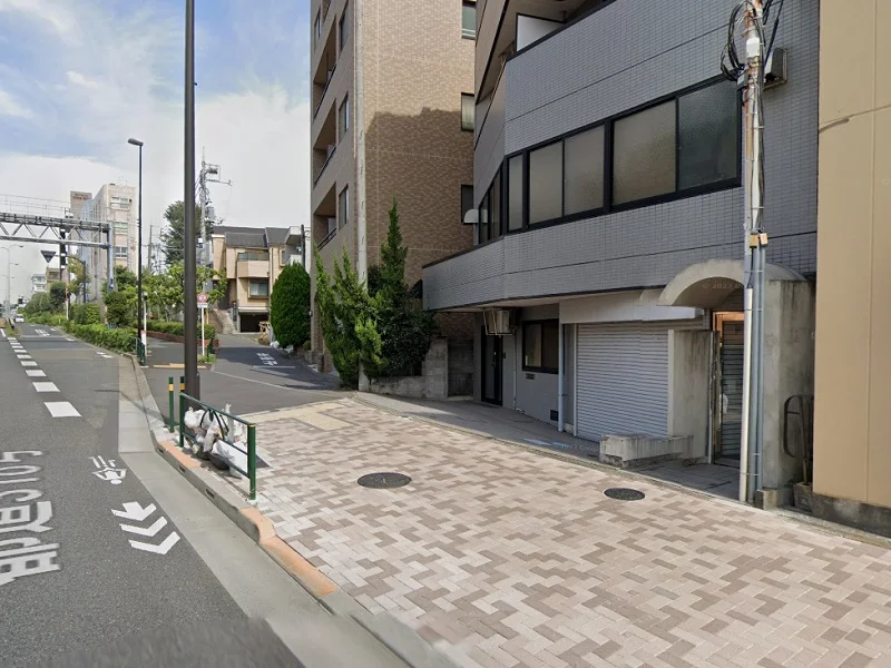 若林のスケルトン店舗物件のエントランス