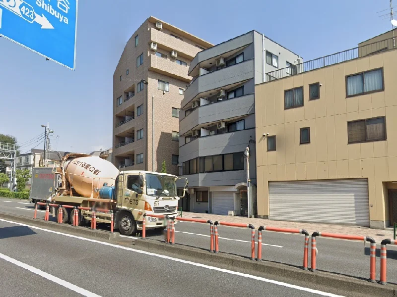 貸店舗(スケルトン)のエントランス