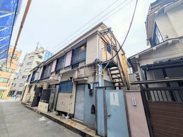 大久保のスケルトン店舗物件の外観