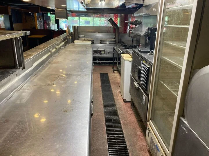 国立のダイニングバー居抜きの内装