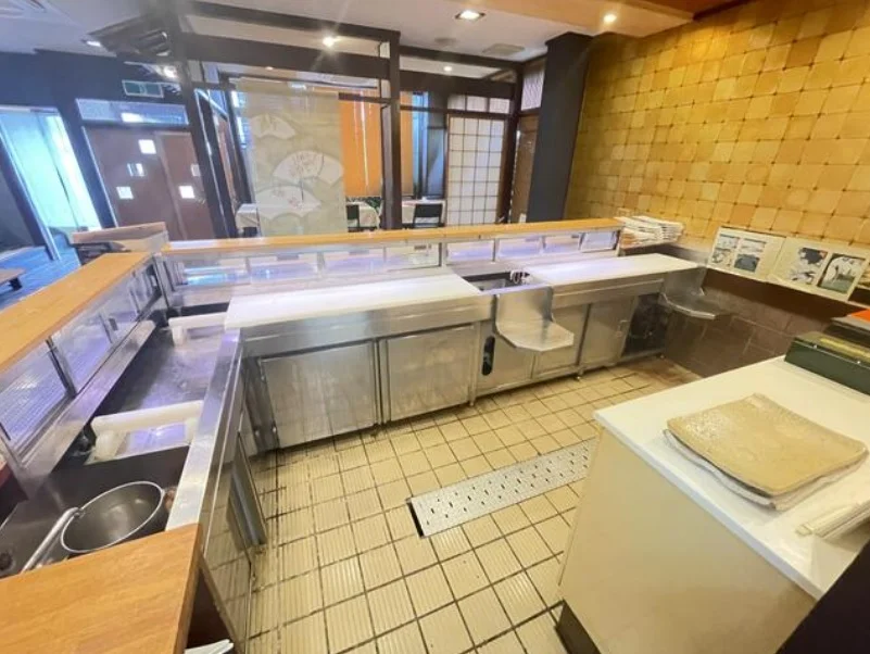 寿司の居抜き物件の厨房
