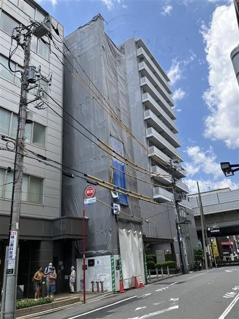 初台のスケルトン店舗物件の外観