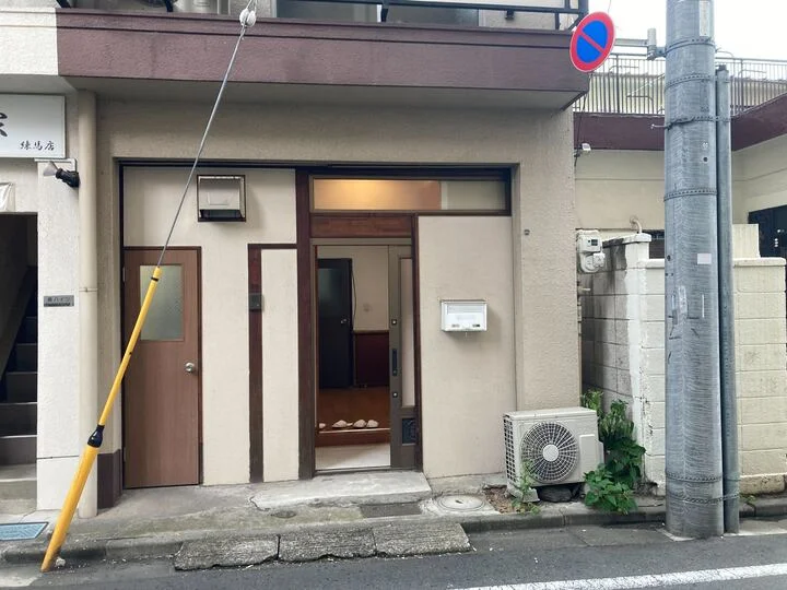 カフェ・喫茶店の居抜き物件のエントランス