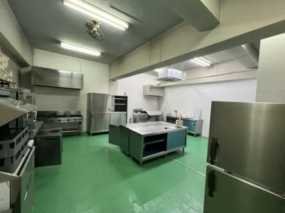 セントラルキッチンの居抜き物件の厨房