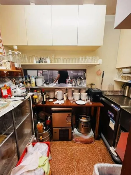 中華料理の居抜き物件の厨房