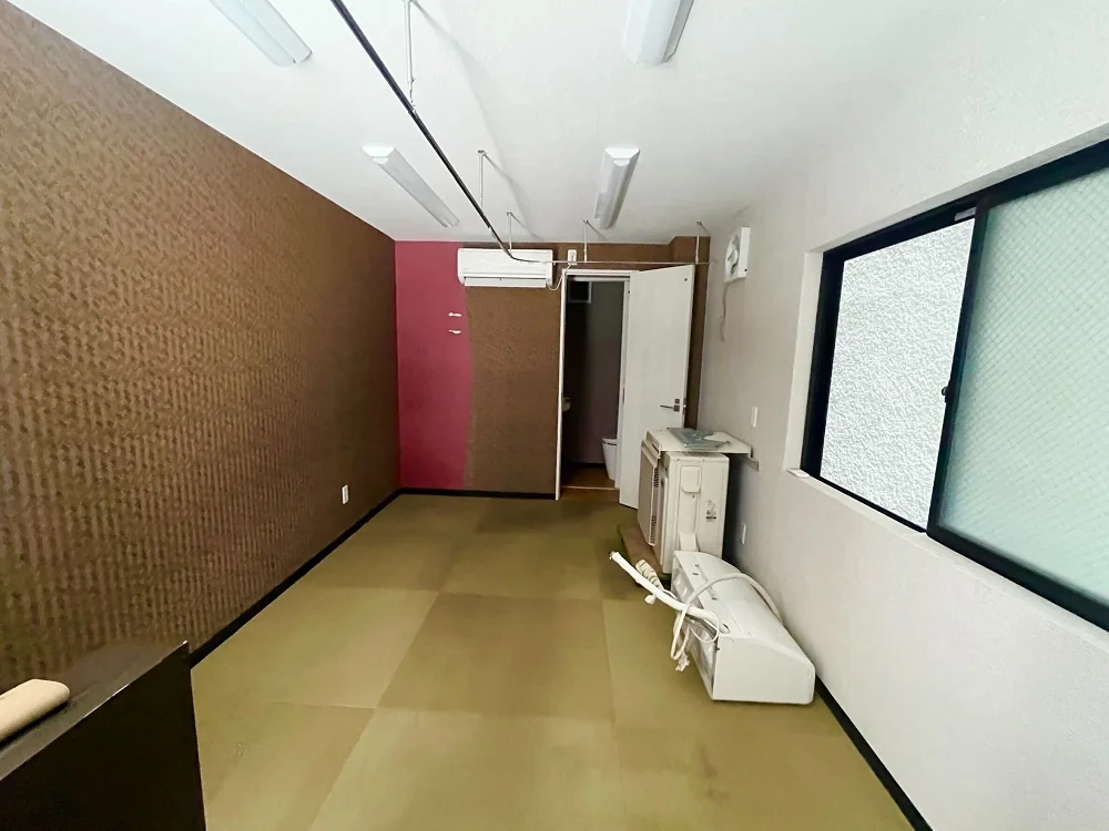 貸店舗(事務所仕様)の内装