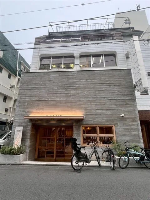 自由が丘のスケルトン店舗物件の外観