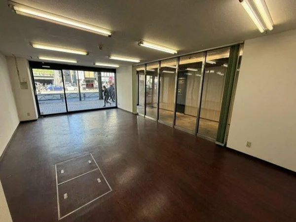 貸店舗(事務所仕様)の内装