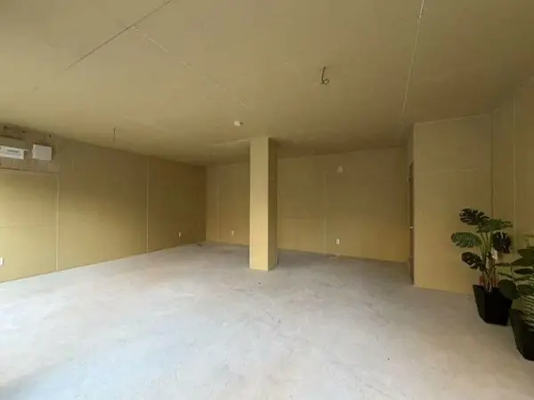 貸店舗(スケルトン)の内装