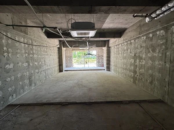 貸店舗(スケルトン)の内装