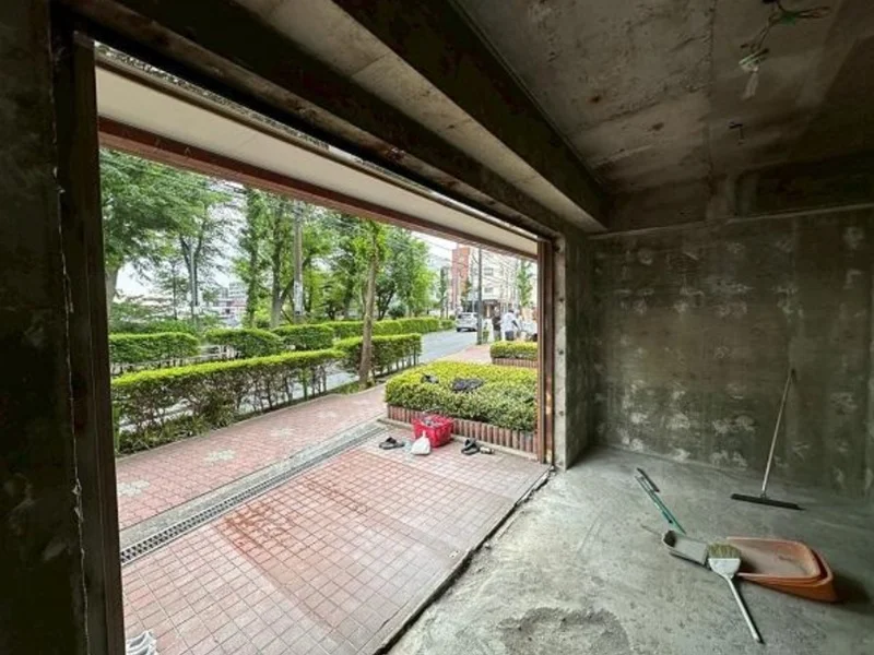 志村坂上のスケルトン物件のエントランス