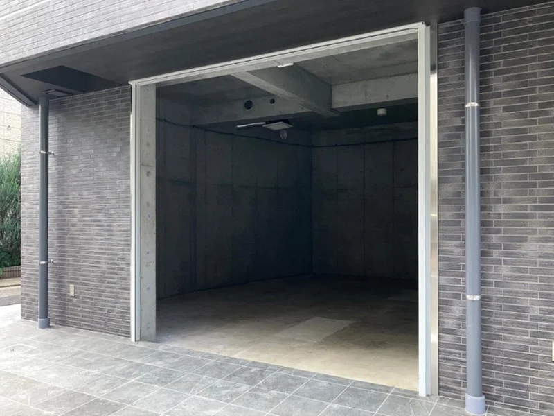 代田橋のスケルトン物件のエントランス