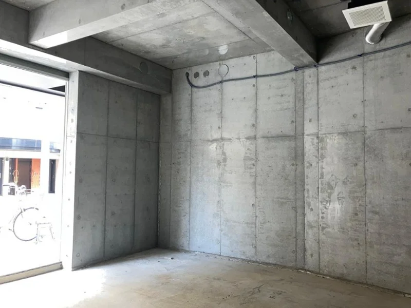 代田橋のスケルトン店舗物件の内装