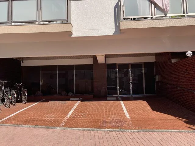 大森のスケルトン店舗物件のエントランス
