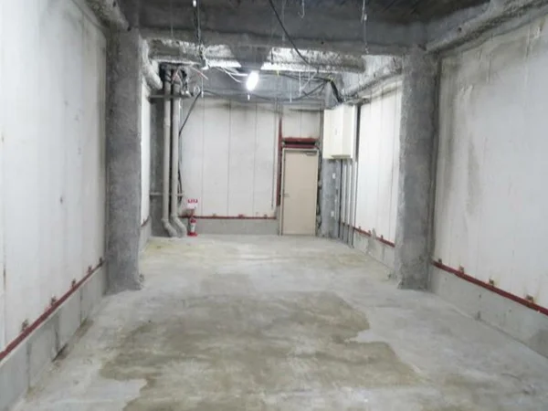 川越のスケルトン店舗物件の内装