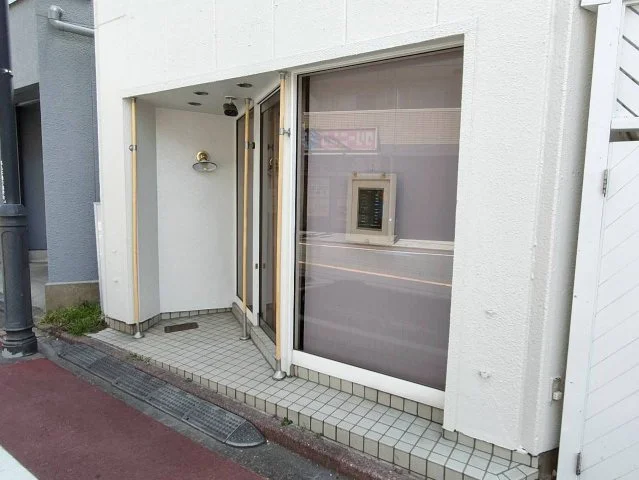 美容室・理容室の居抜き物件のエントランス