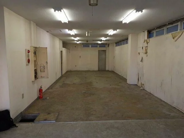 与野のスケルトン店舗物件の内装